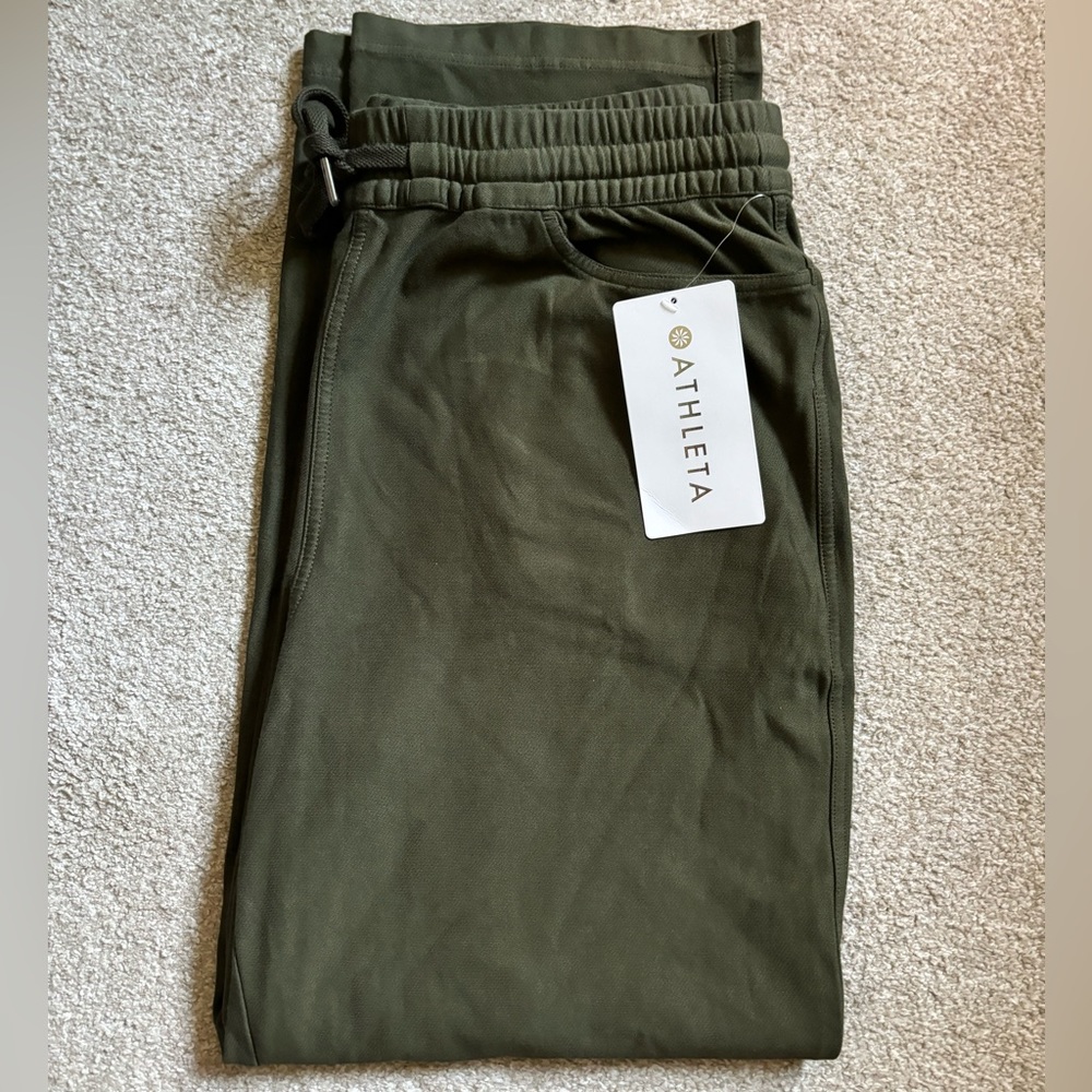 Athleta olive green farallon jogger in size medium